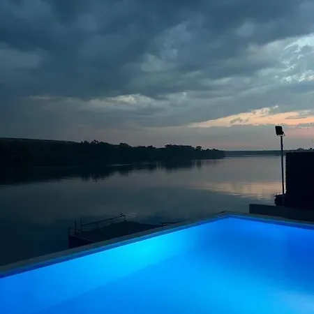 فيلة Riverhouse Pier بلغراد