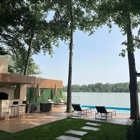 Riverhouse Pier فيلة بلغراد