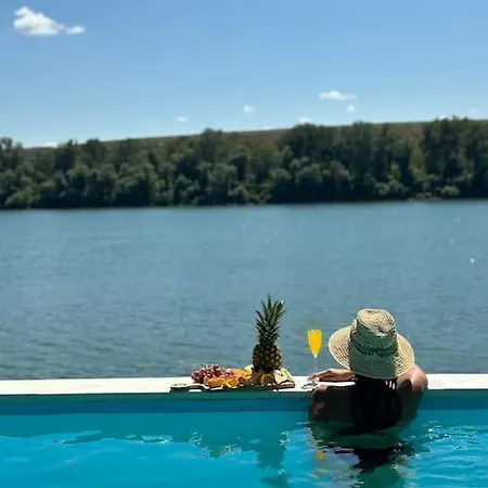 Riverhouse Pier بلغراد