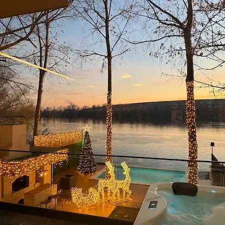 Riverhouse Pier فيلة *