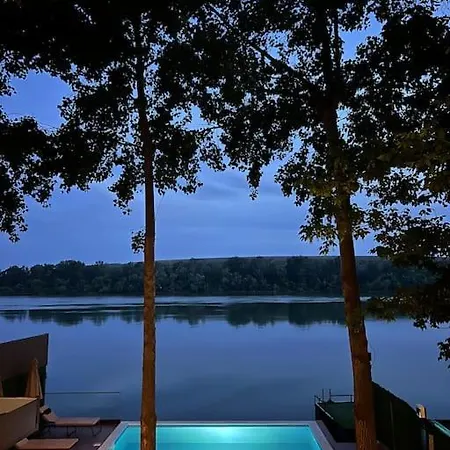 Riverhouse Pier بلغراد