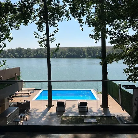 فيلة Riverhouse Pier *